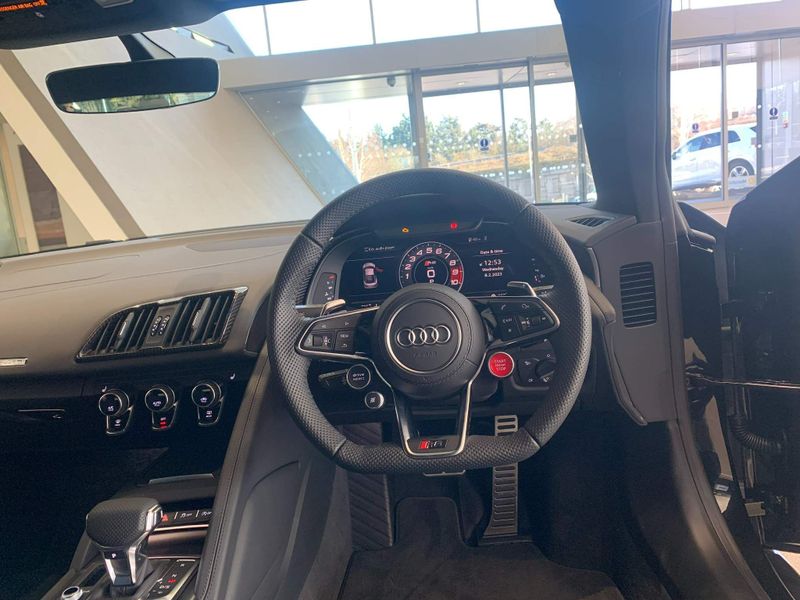 Audi R8 Rent in Chelsea