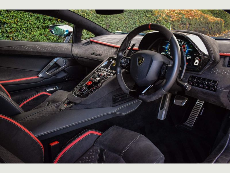 Lamborghini Aventador Sports Car 13